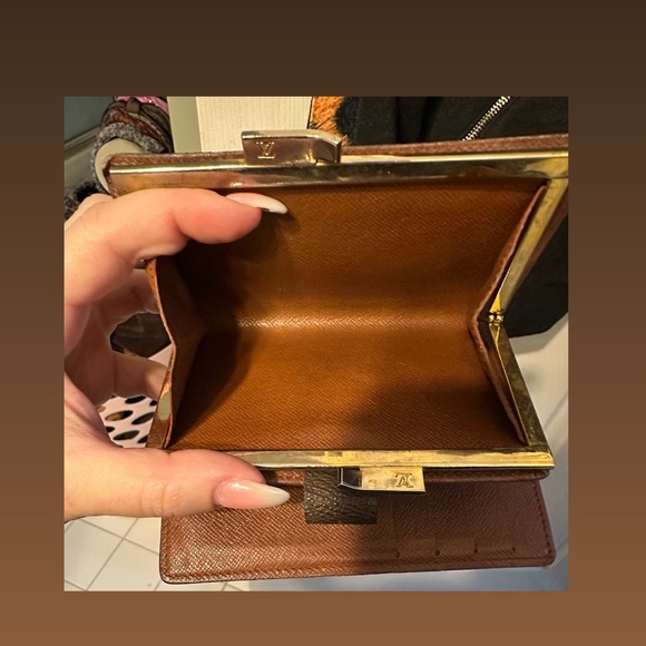 AUTHENTIC Louis Vuitton Kiss Lock Monogram Wallet - Picture 5 of 12